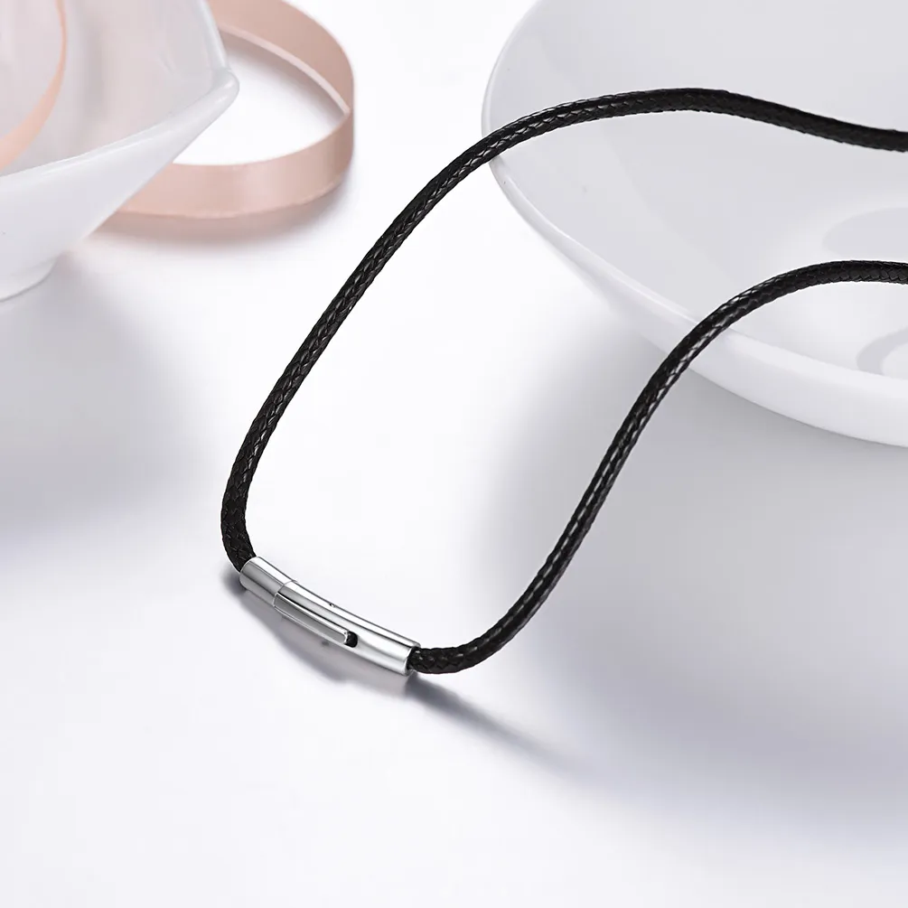 Collier Personnalisé en Cuir Imperméable Scène