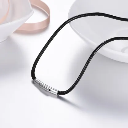 Collier Personnalisé en Cuir Imperméable Scène