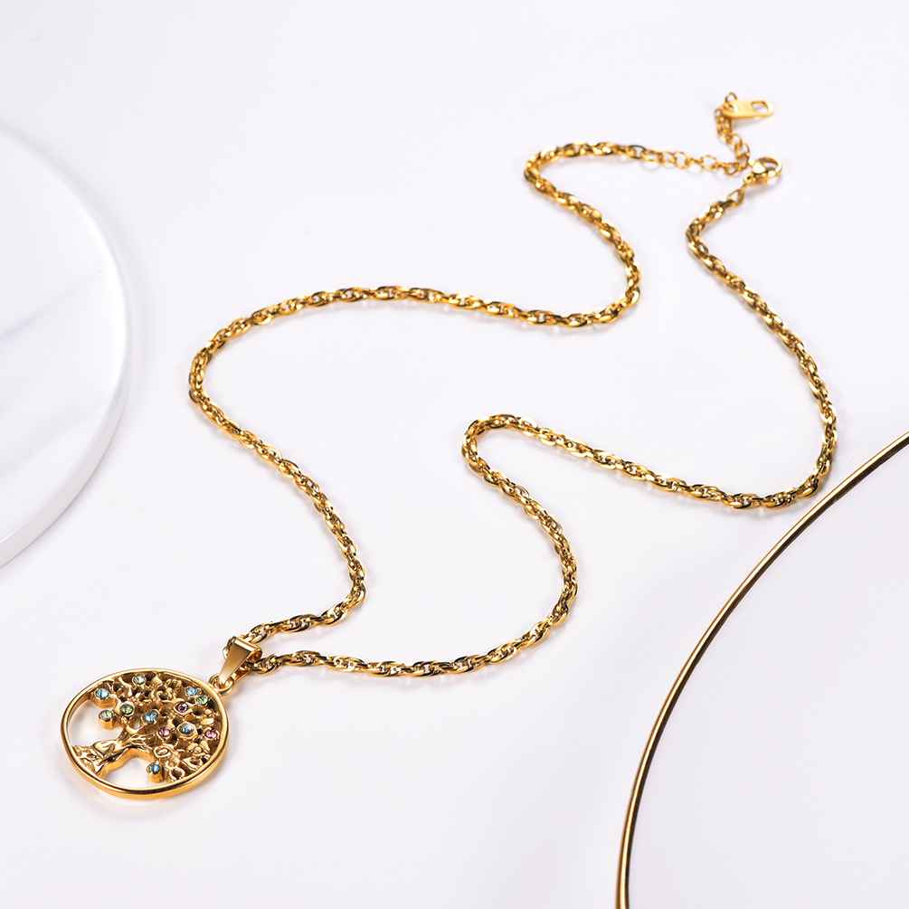 Collier Arbre de Vie en Acier Inoxydable avec Pierres Colorées Scène