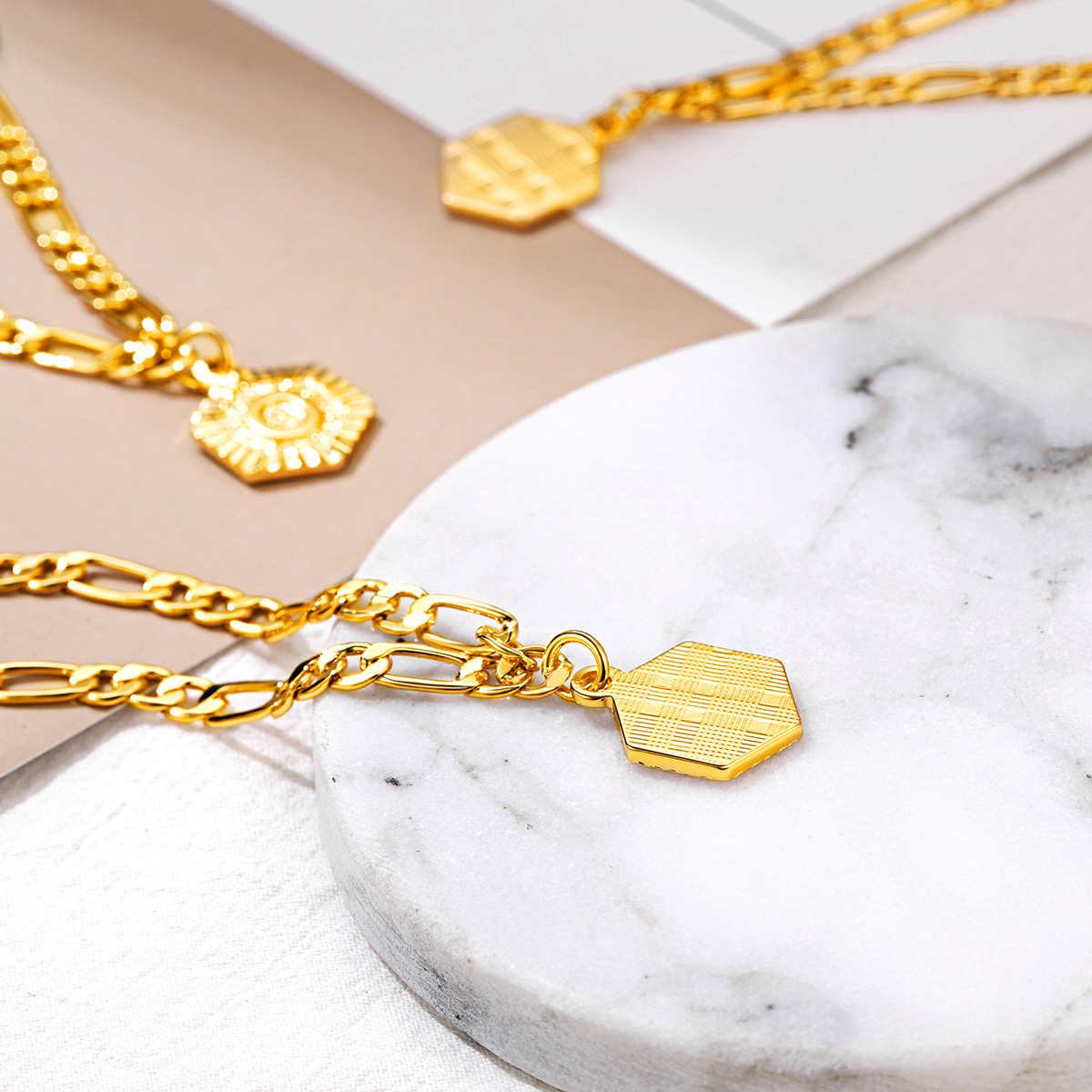 Bracelet de Cheville Personnalisé A-Z avec Chaîne Figaro Or