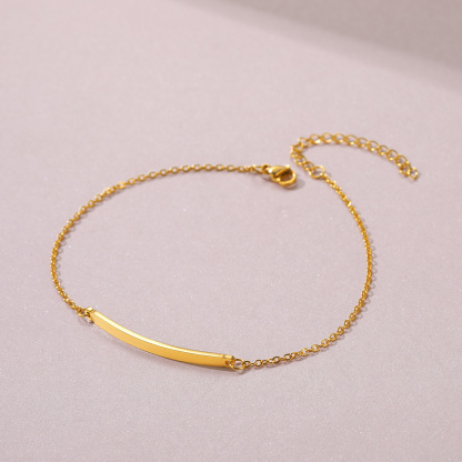 Bracelet de Cheville avec Barre Gravée pour Femme Scène
