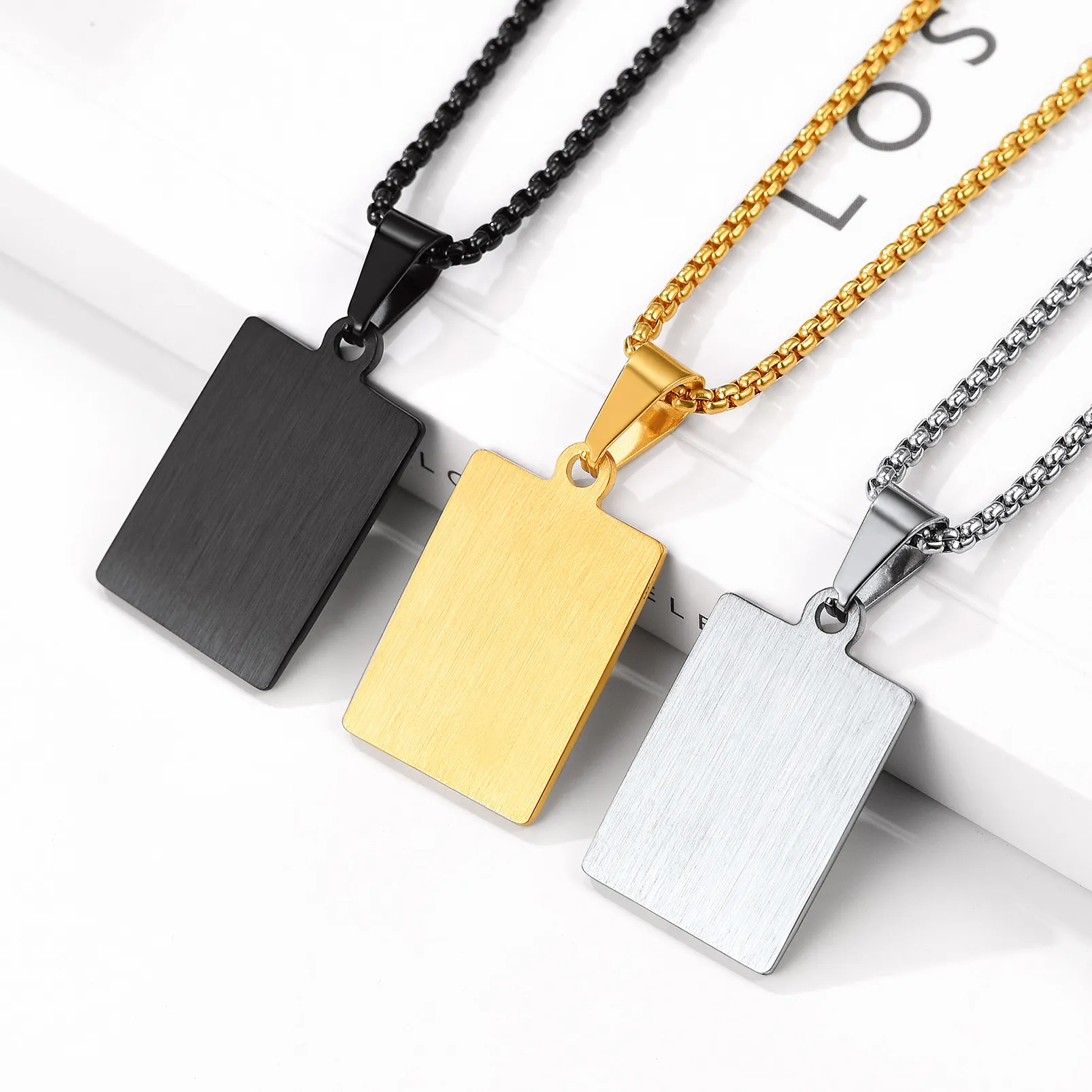 Collier  Médaille Gravée personnalisée pour Homme