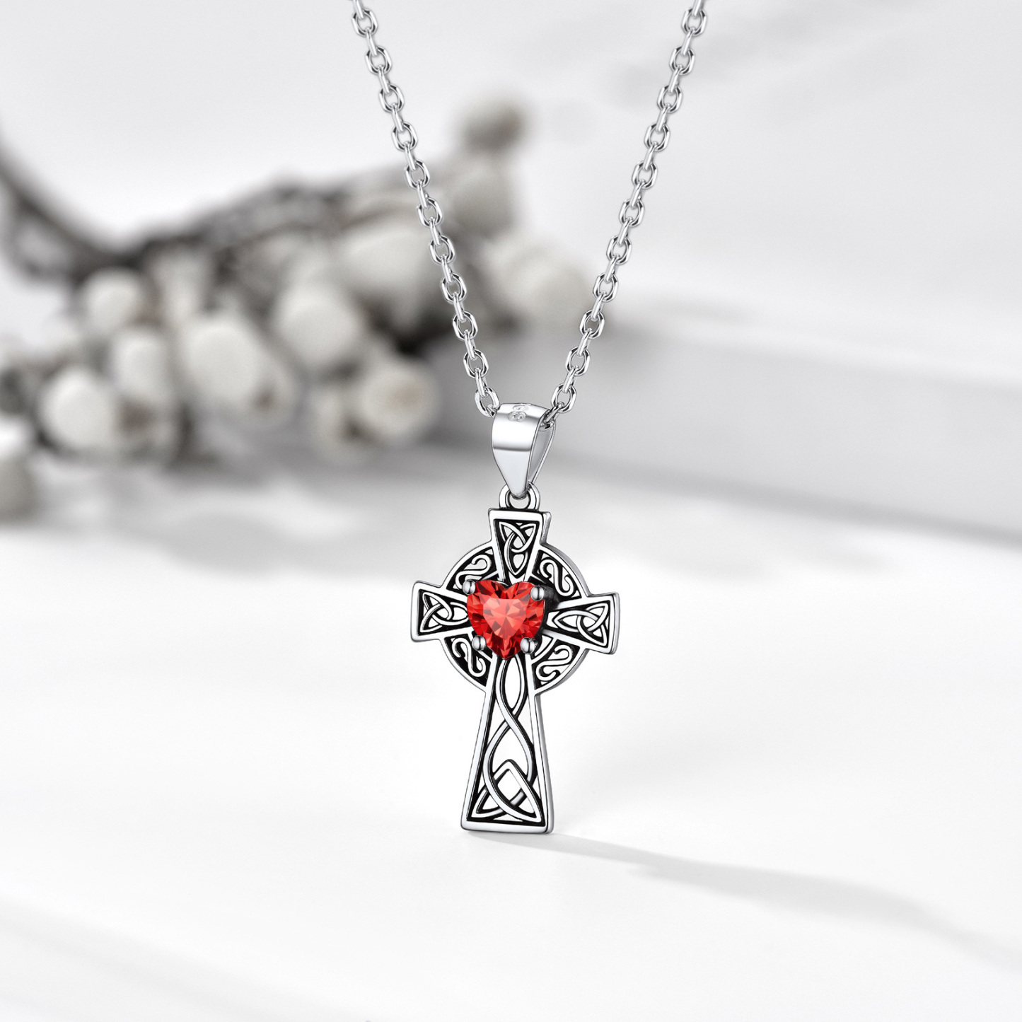Collier Croix en Argent Sterling avec Pierre de Naissance pour Femme Scène