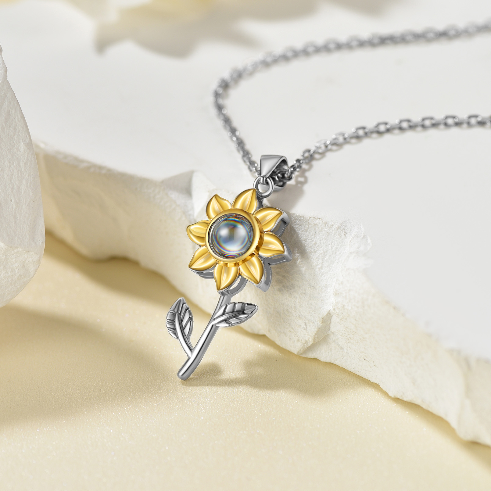Projection 100 Langues Je t'aime Collier Tournesol