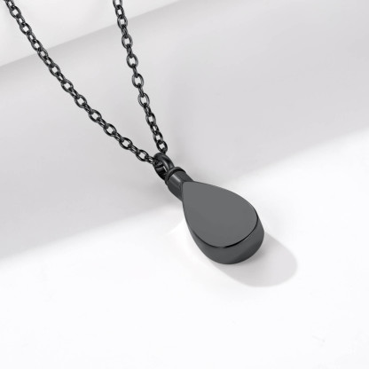 Collier Urne Personnalisé avec Pierre de Naissance pour Cendres Scène
