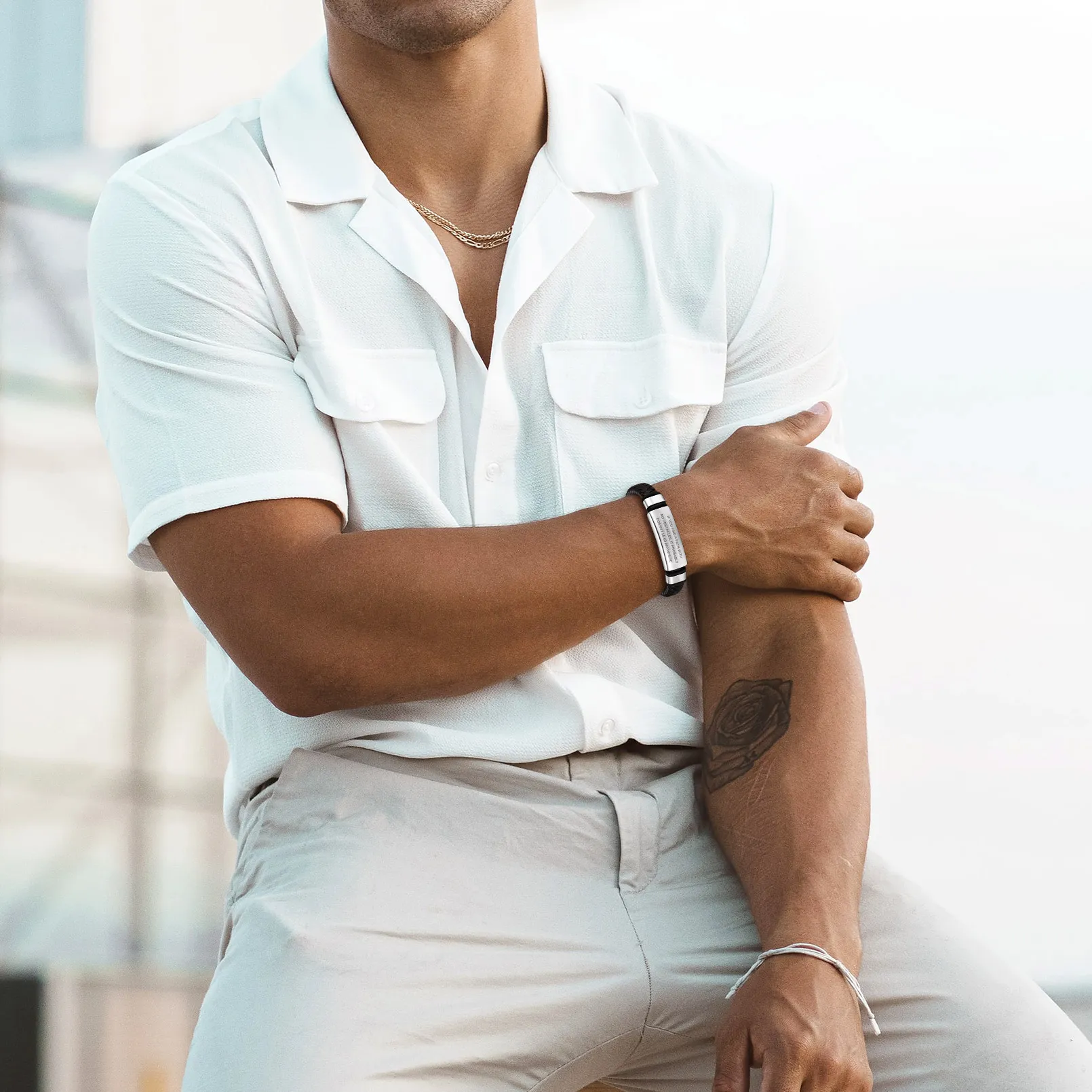 Bracelet en Cuir Tressé Personnalisé avec Plaque d'Identification Gravée 