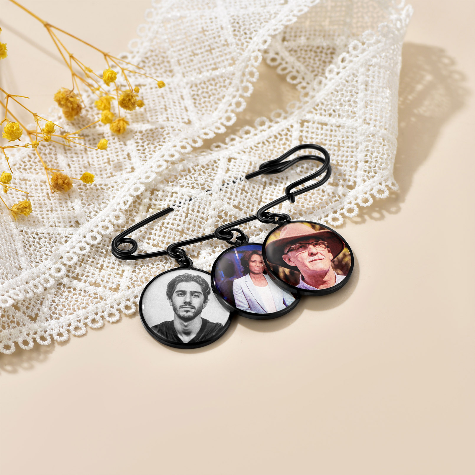 Broche Photo Personnalisée en Acier Inoxydable pour Mariage Scène