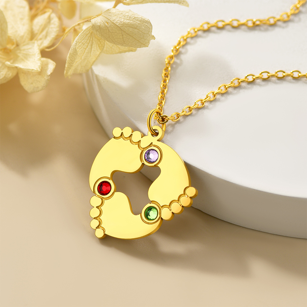 Collier Personnalisé Pieds de Bébé avec Pierres de naissance Scène