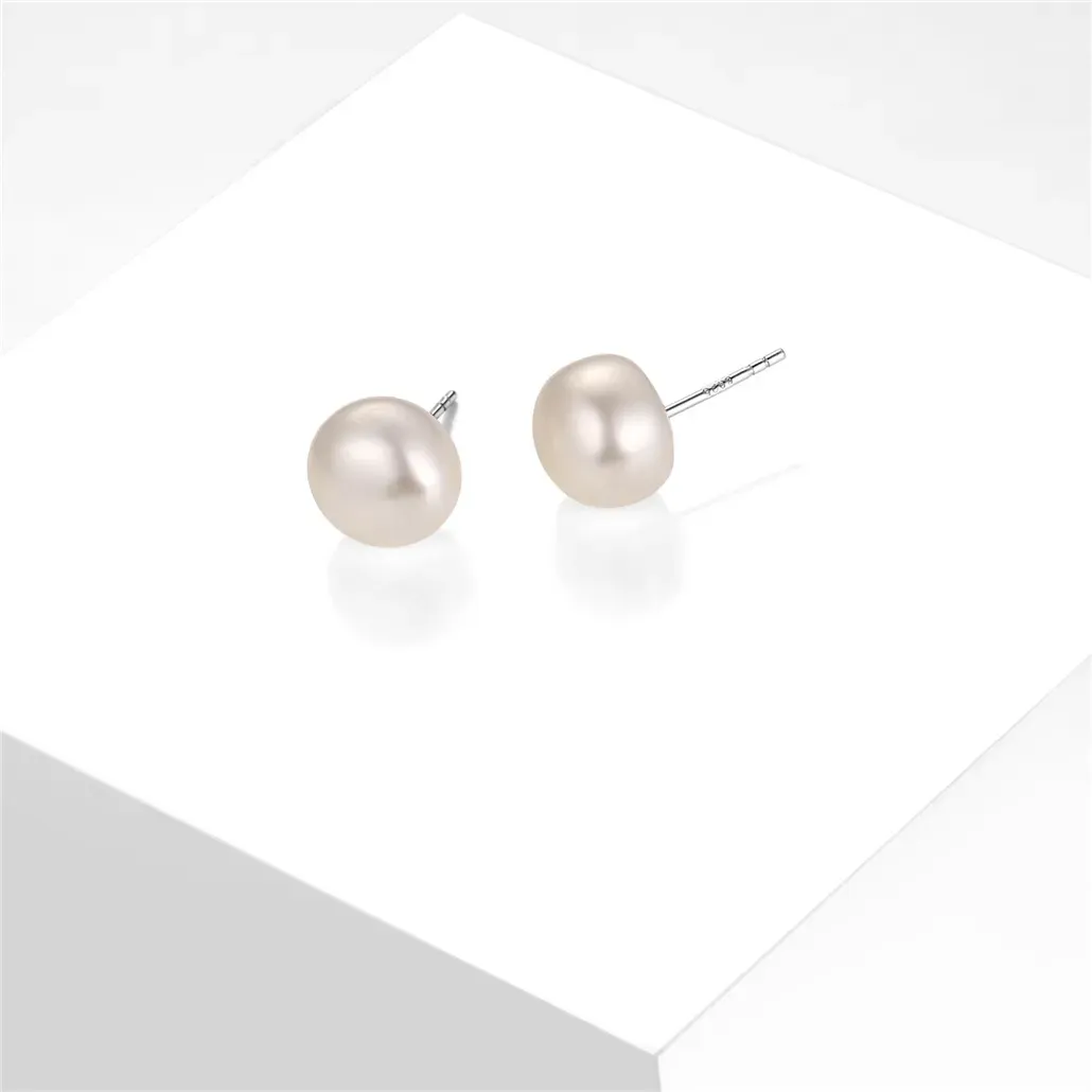 Boucles d’Oreilles Clous en Argent avec Perles d’Eau Douce pour Femmes Scène