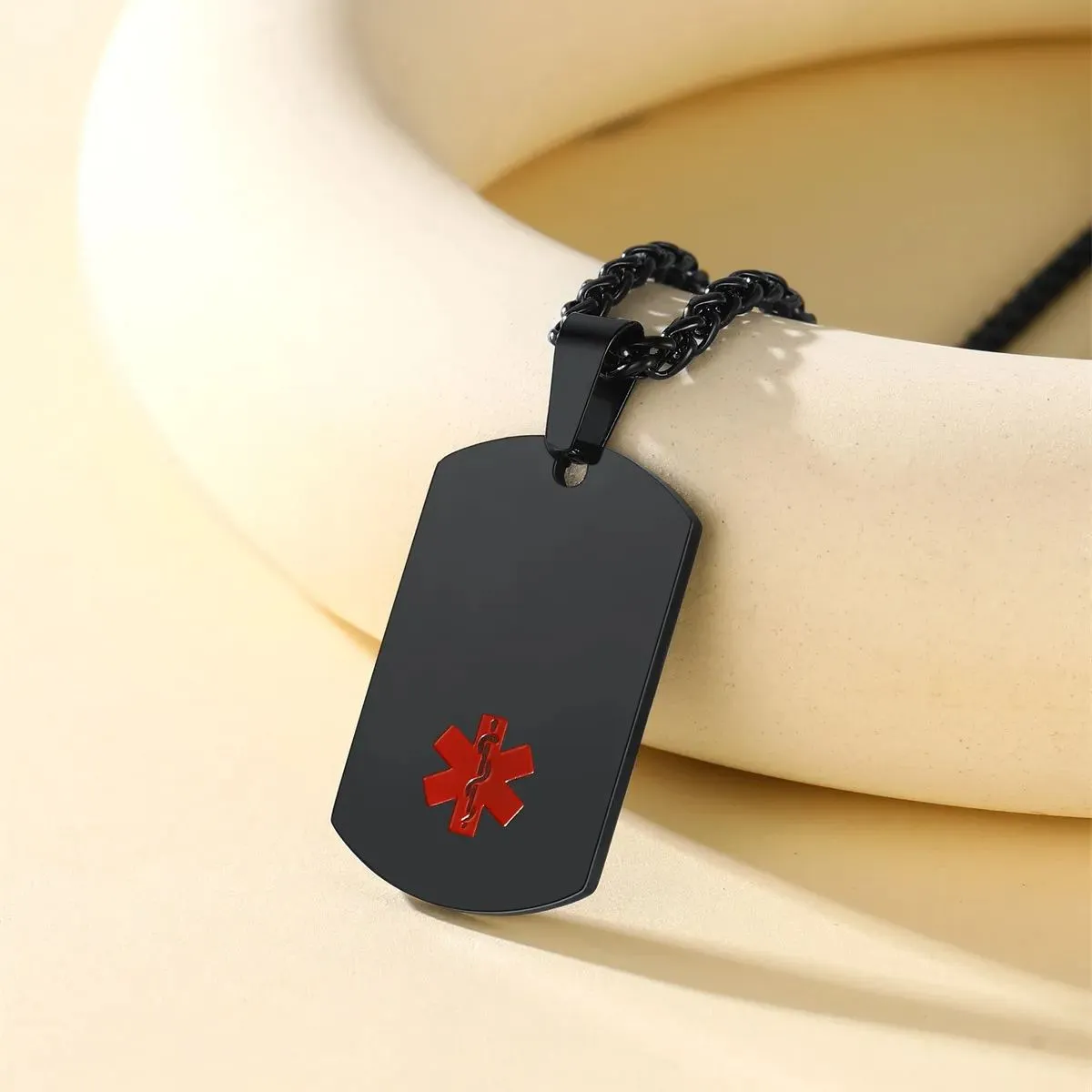 Collier Médical Personnalisé avec Plaque d’Identité Gravée Noir