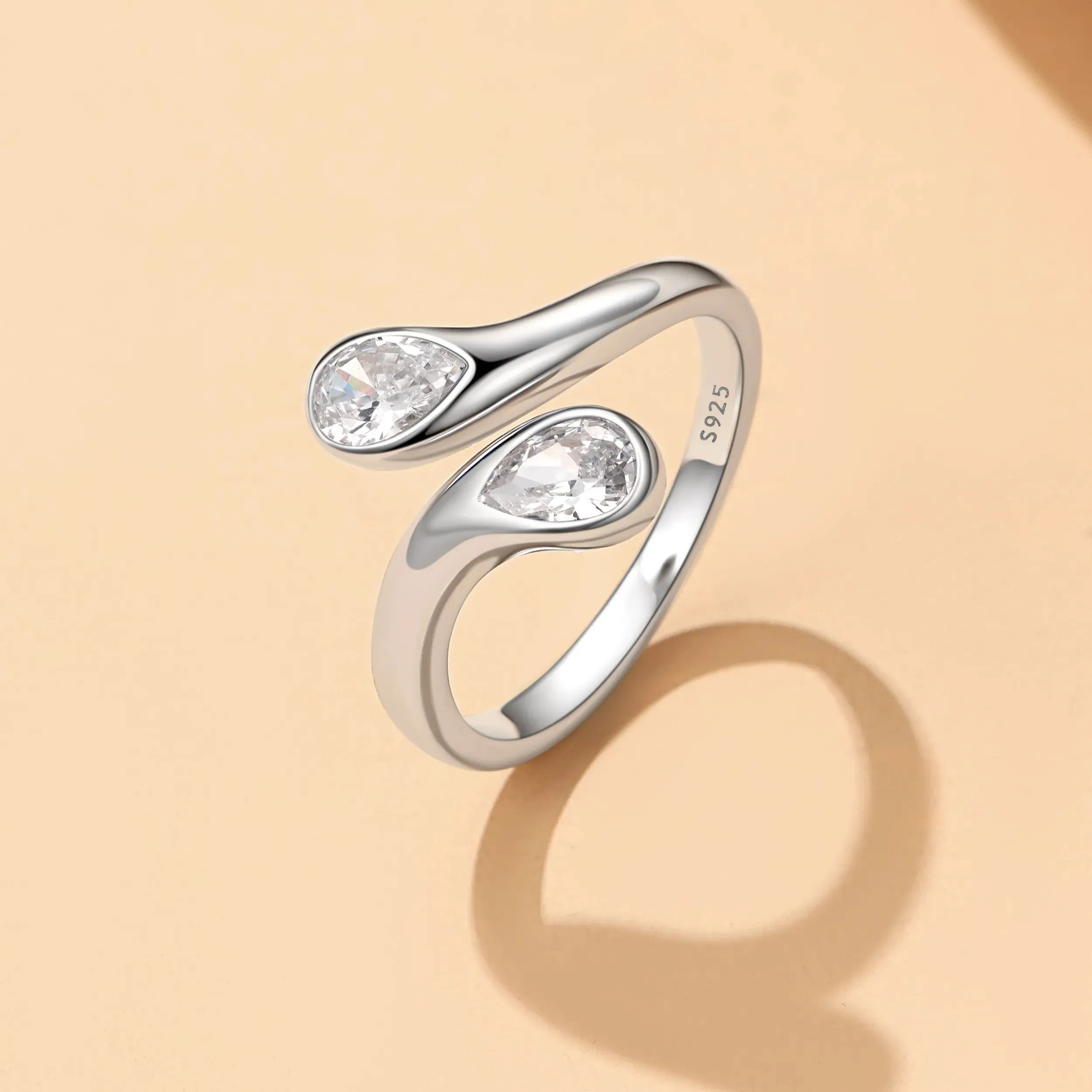 Bague Ajustable en Argent Sterling avec Pierre de Naissance pour Femme Scène