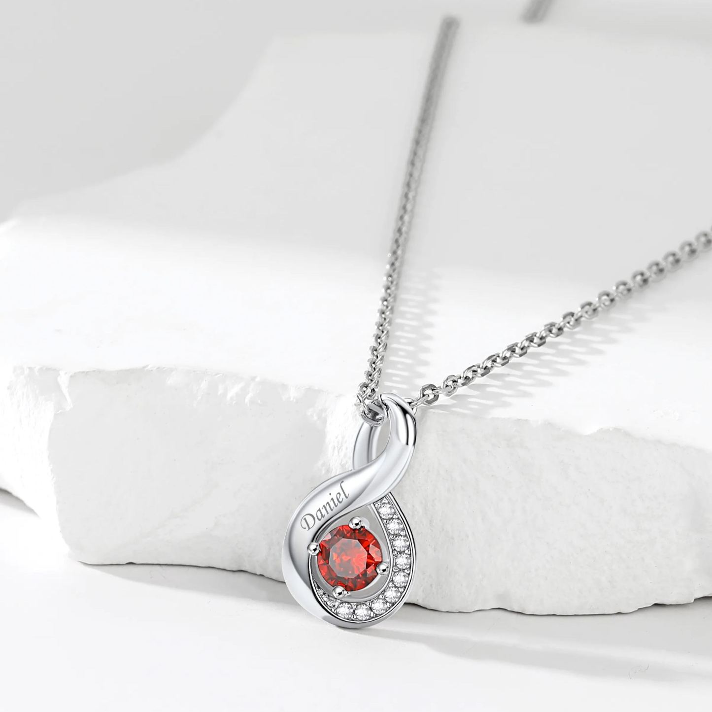 Collier Infini Personnalisé avec Gravure et 1 à 4 Pierres de Naissance pour Femme