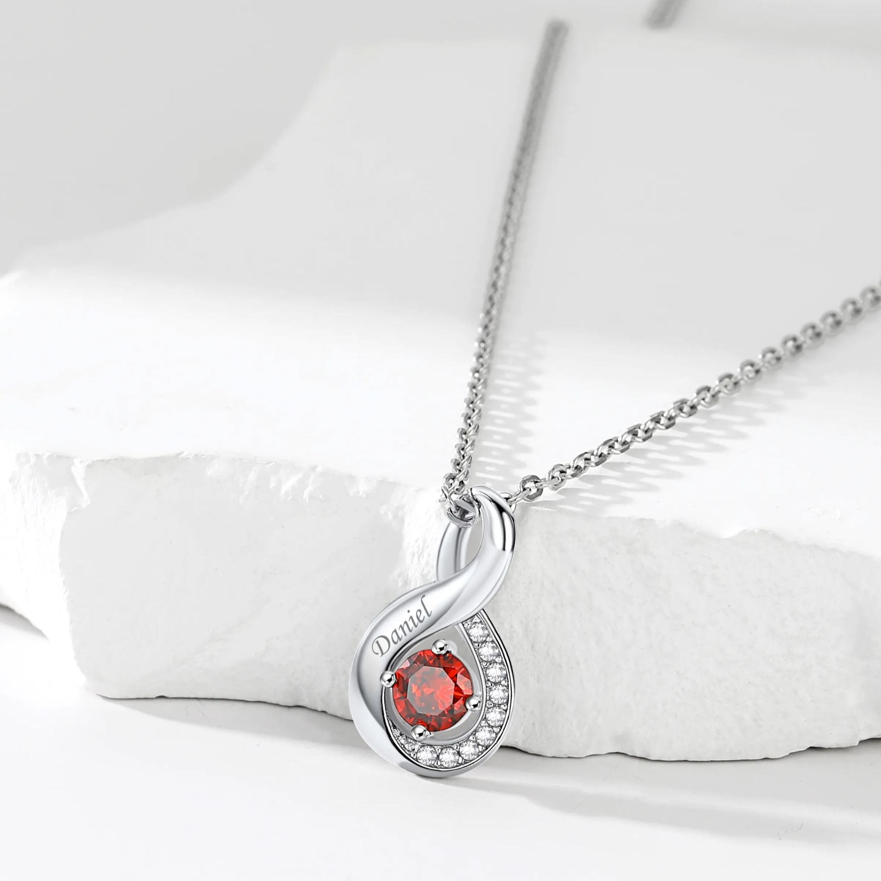 Collier Infini Personnalisé avec Gravure et 1 à 4 Pierres de Naissance pour Femme
