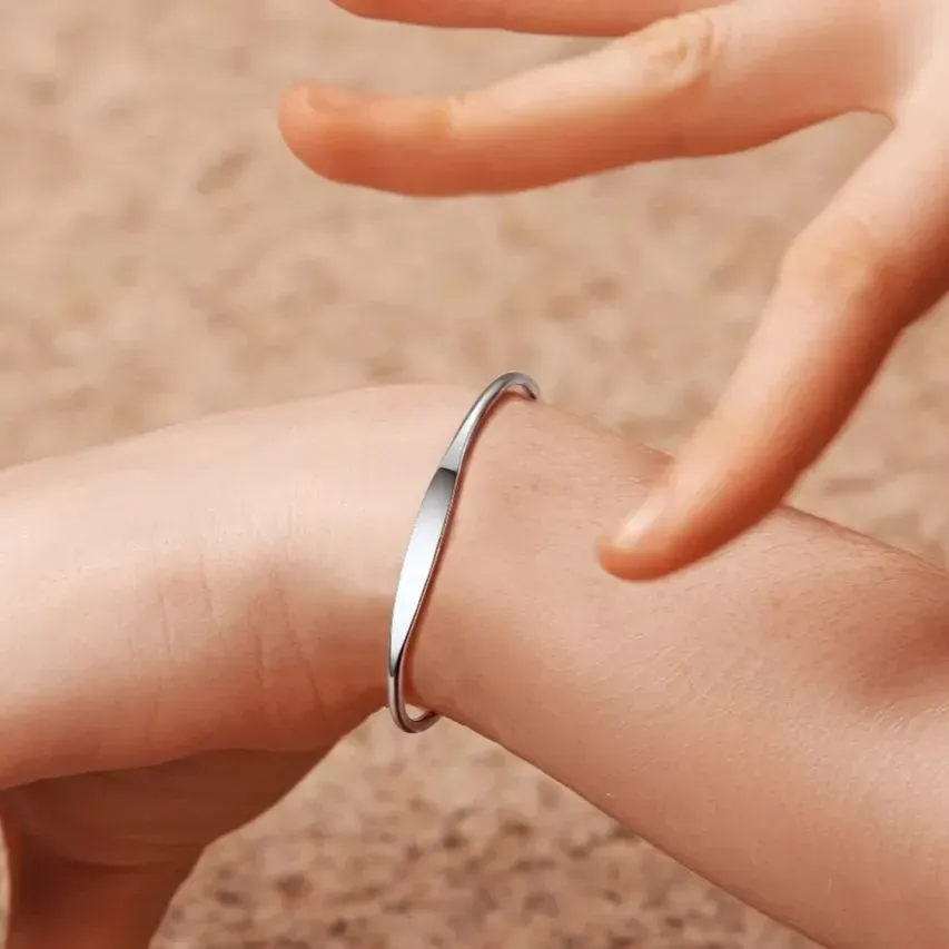 Bracelet Manchette Personnalisé avec Nom pour Femme