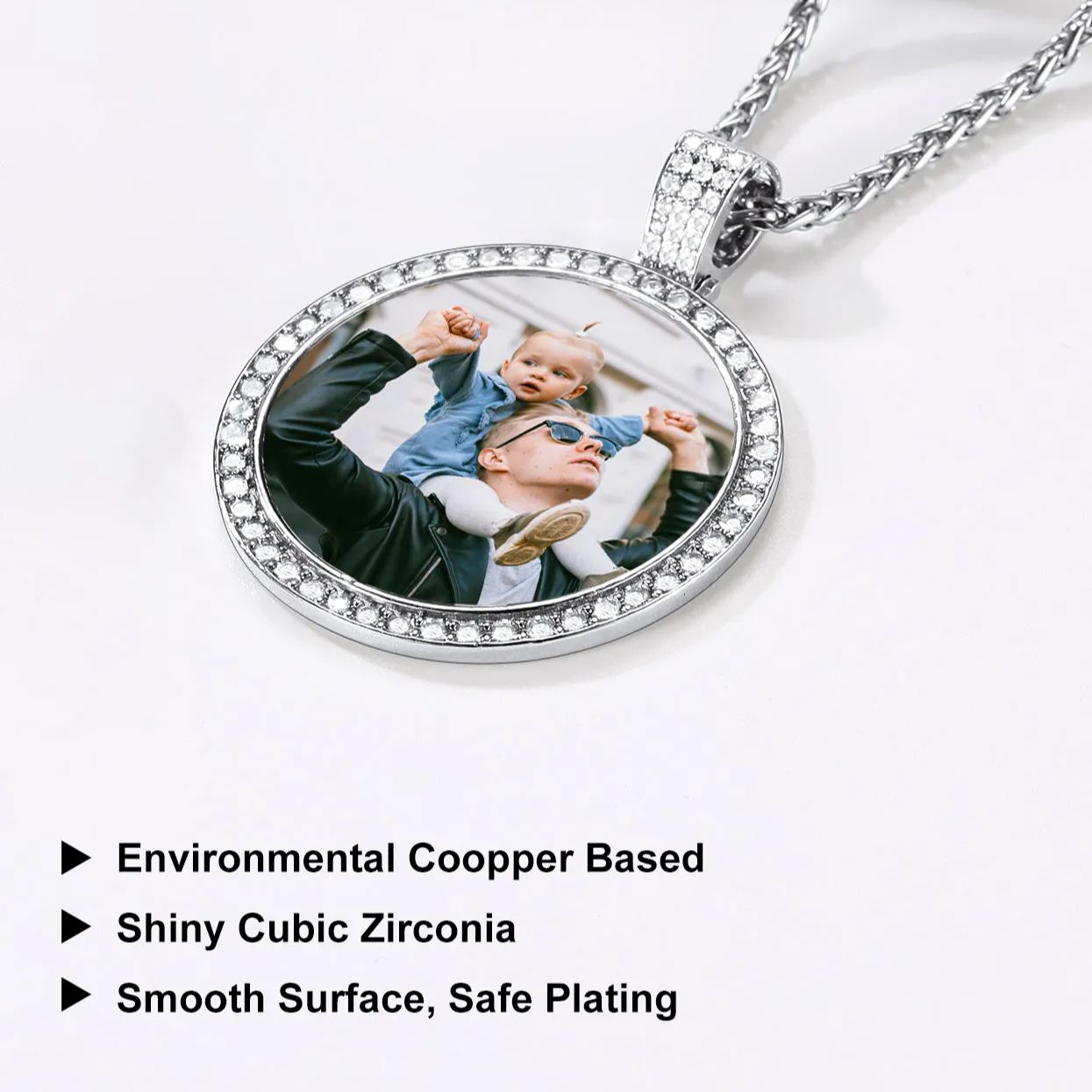 Collier Pendentif Personnalisé avec Photo et Zircon Cubique pour Hommes et Femmes Détail