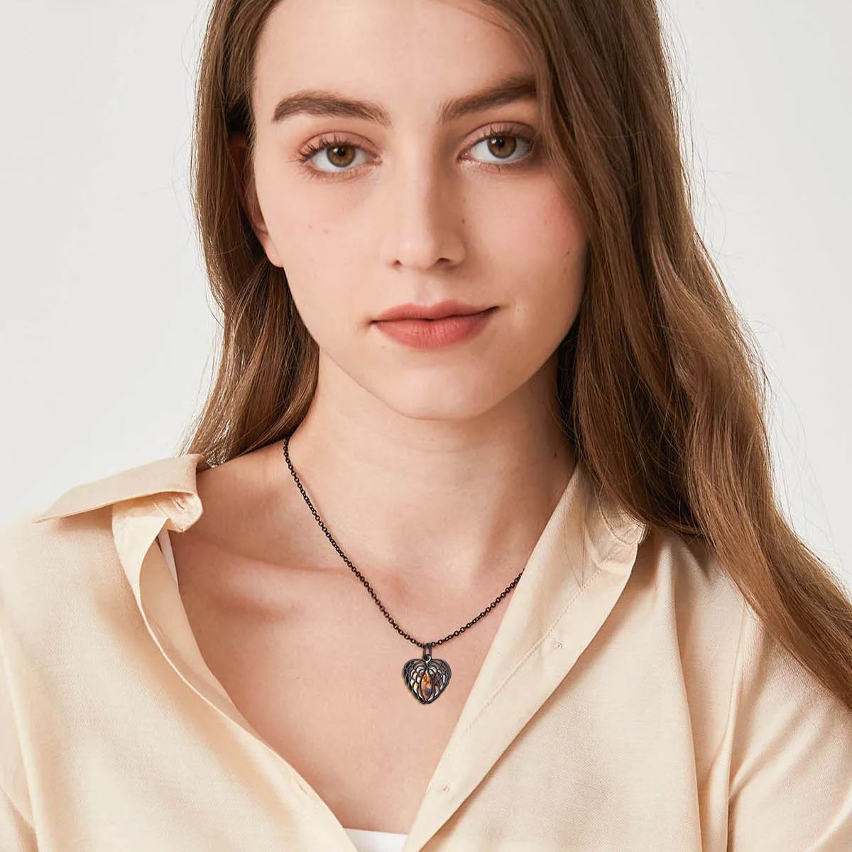 Collier Médaillon Cœur Ailes d’Ange Personnalisable avec Photo pour femme