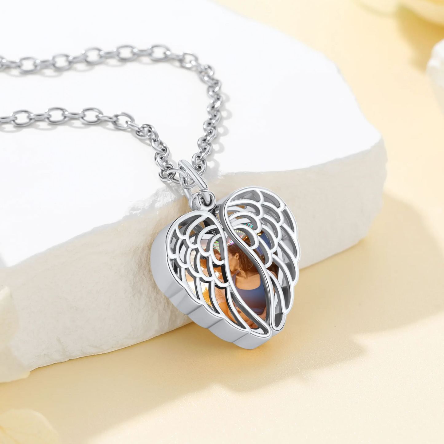 Collier Médaillon Cœur Ailes d’Ange avec Photo 