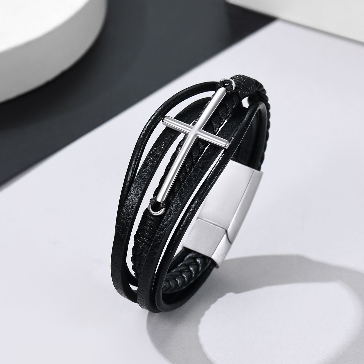 Bracelet Croix Chrétienne en Cuir Tressé Multicouche Argenté