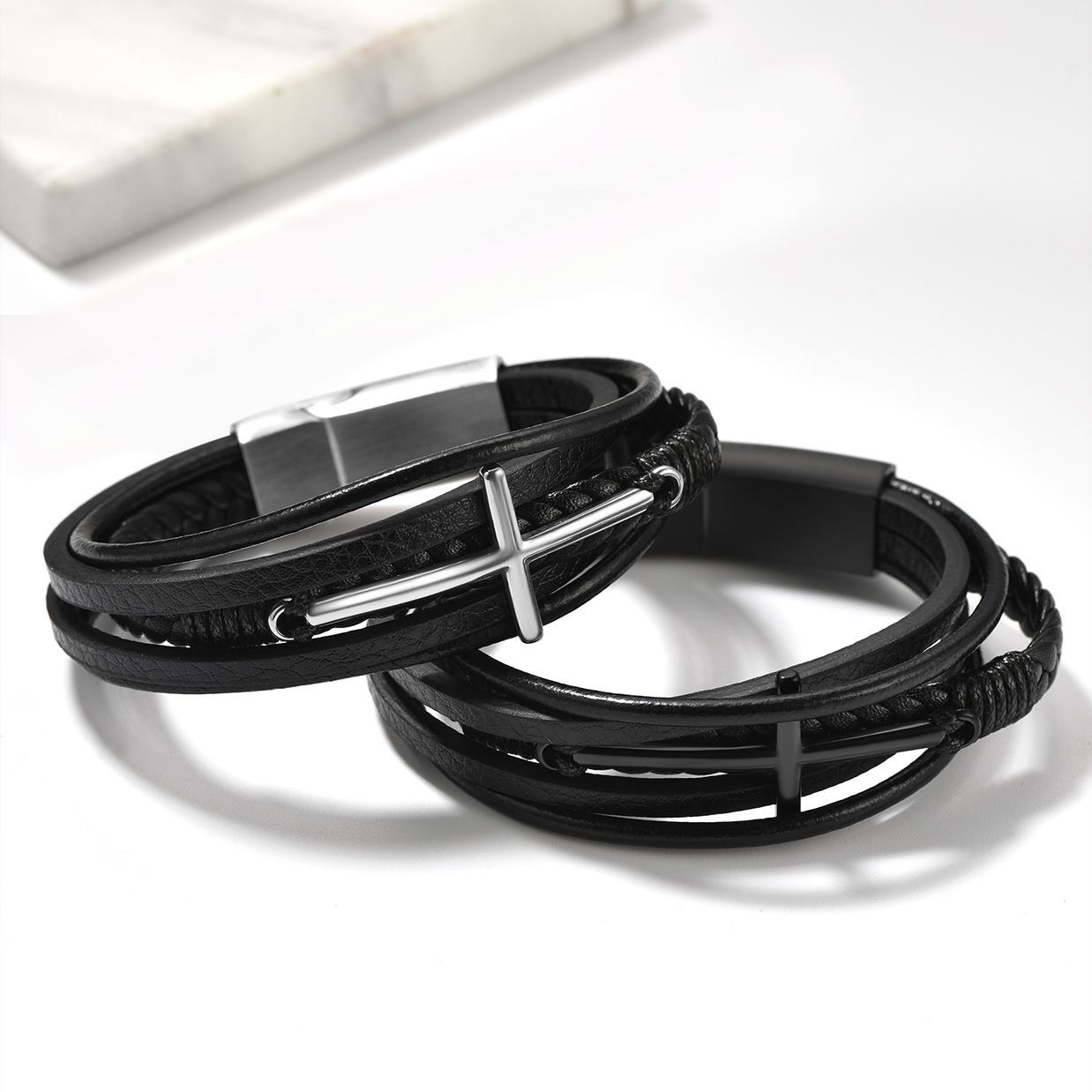 Bracelet Croix Chrétienne en Cuir Tressé Multicouche pour Homme 2 Couleurs