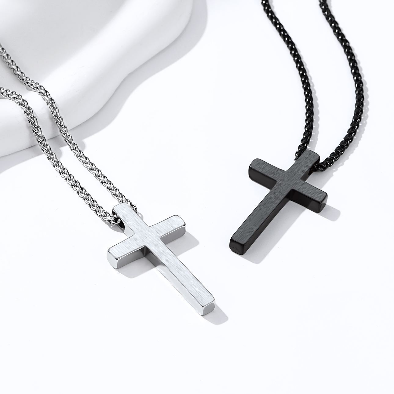 Collier Croix Personnalisé en Acier pour Homme & Femme Argenté et Noir