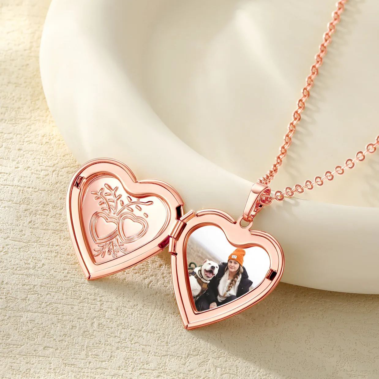 Médaillon photo cœur femme gravure nom