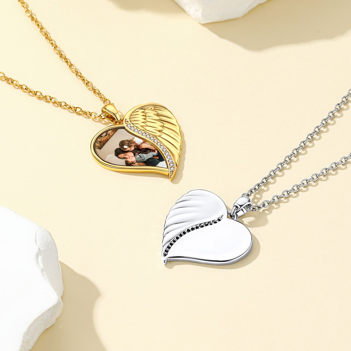Collier Médaillon Cœur Photo avec Ailes d'Ange 2 couleurs