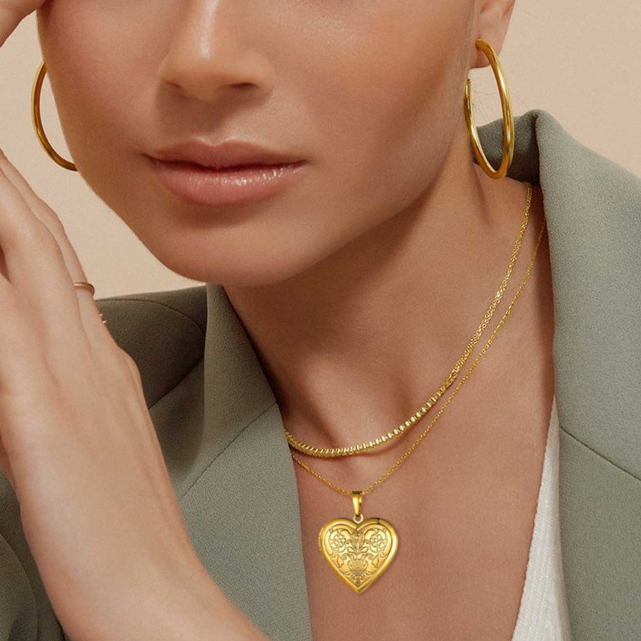 Collier Médaillon Cœur  Personnalisé avec fleur