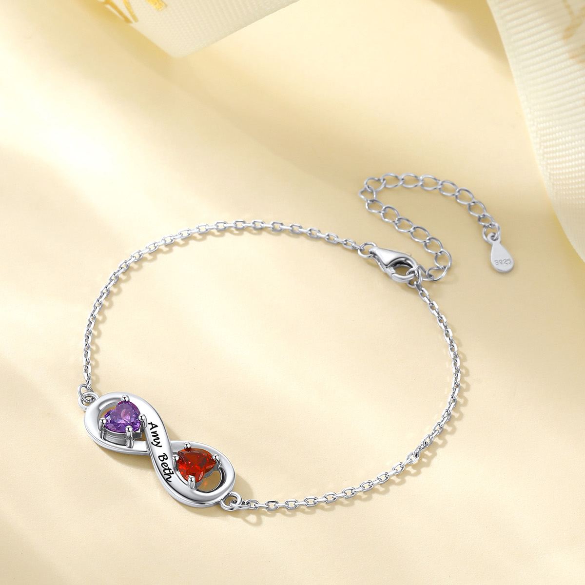 Bracelet Infini Personnalisé avec Prénoms et Pierres de Naissance pour maman