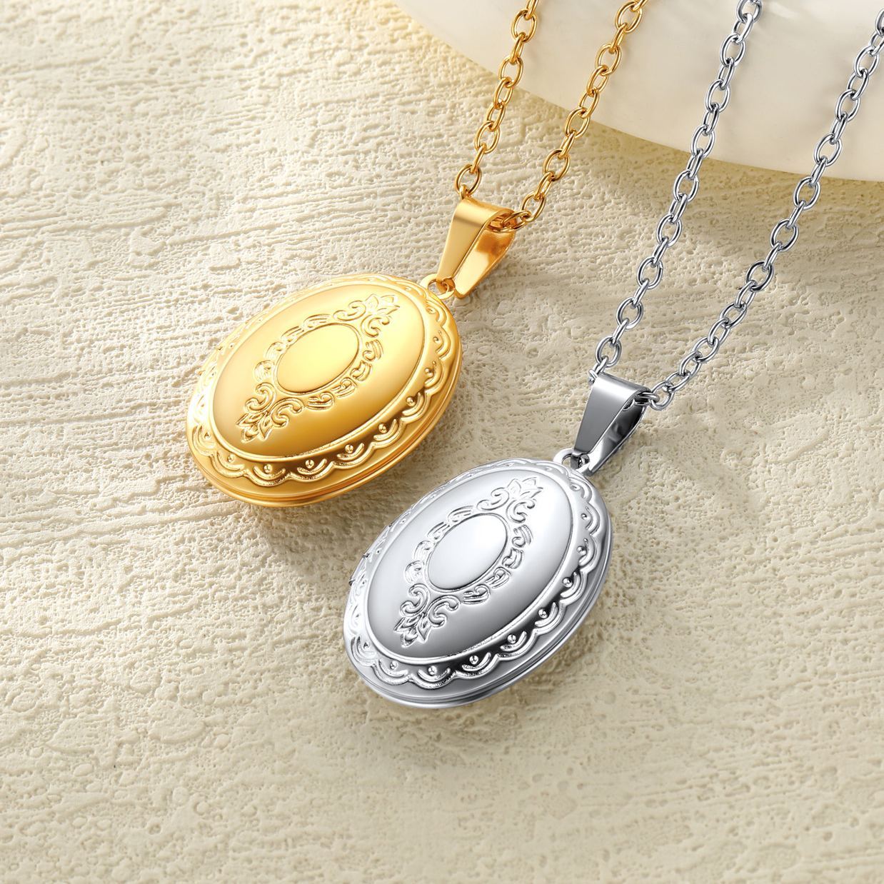 Collier Médaillon Ovale avec Photo et Motifs Floraux Vintage 2 couleurs