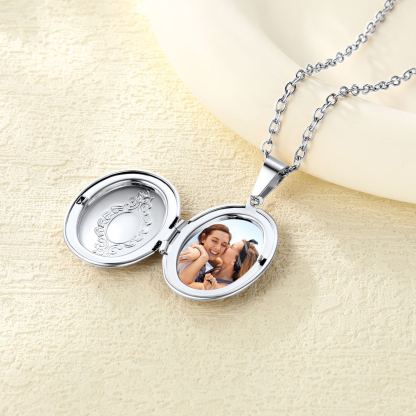 Collier Médaillon Ovale avec Photo et Motifs Floraux Vintage