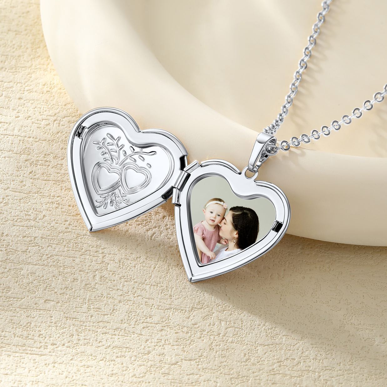 Collier Médaillon Cœur Gravé Photo | Cadeau Femme Personnalisé