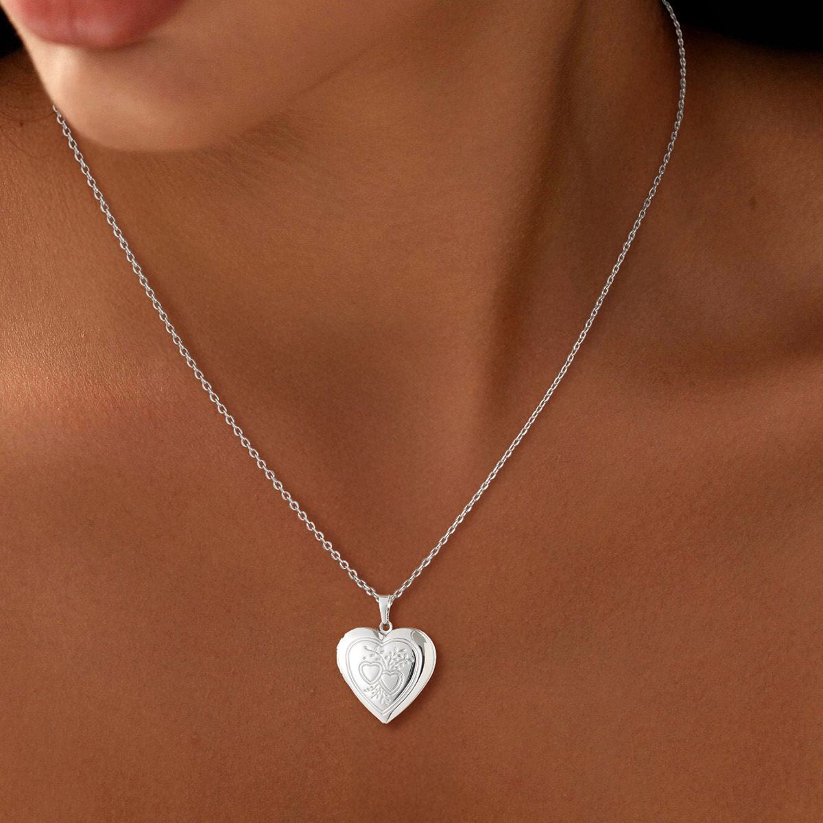 Collier Médaillon Cœur Gravé Photo 