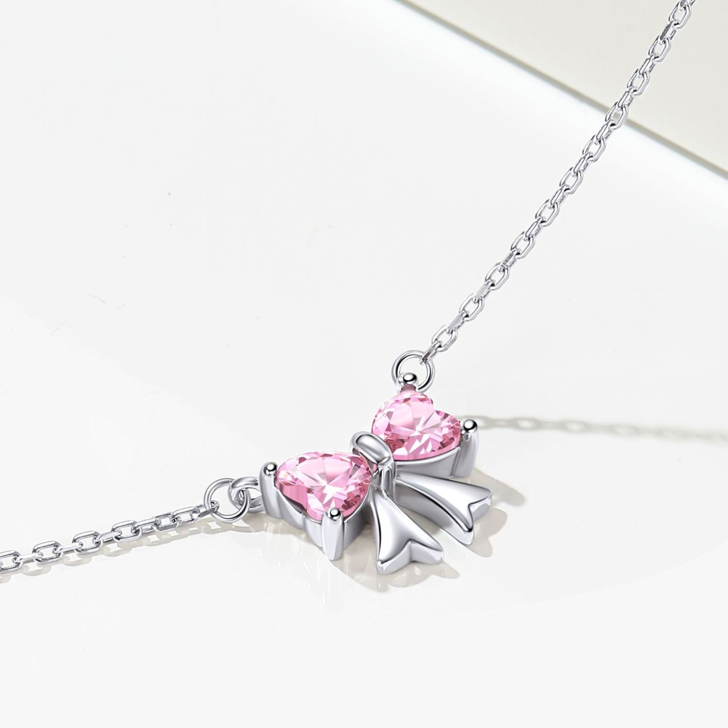 Colliers Noeud avec Pierre de Naissance détail