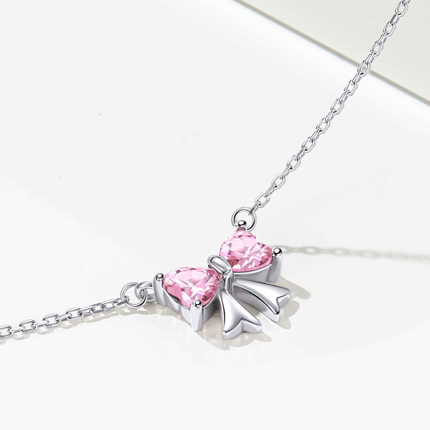 Colliers Noeud avec Pierre de Naissance détail