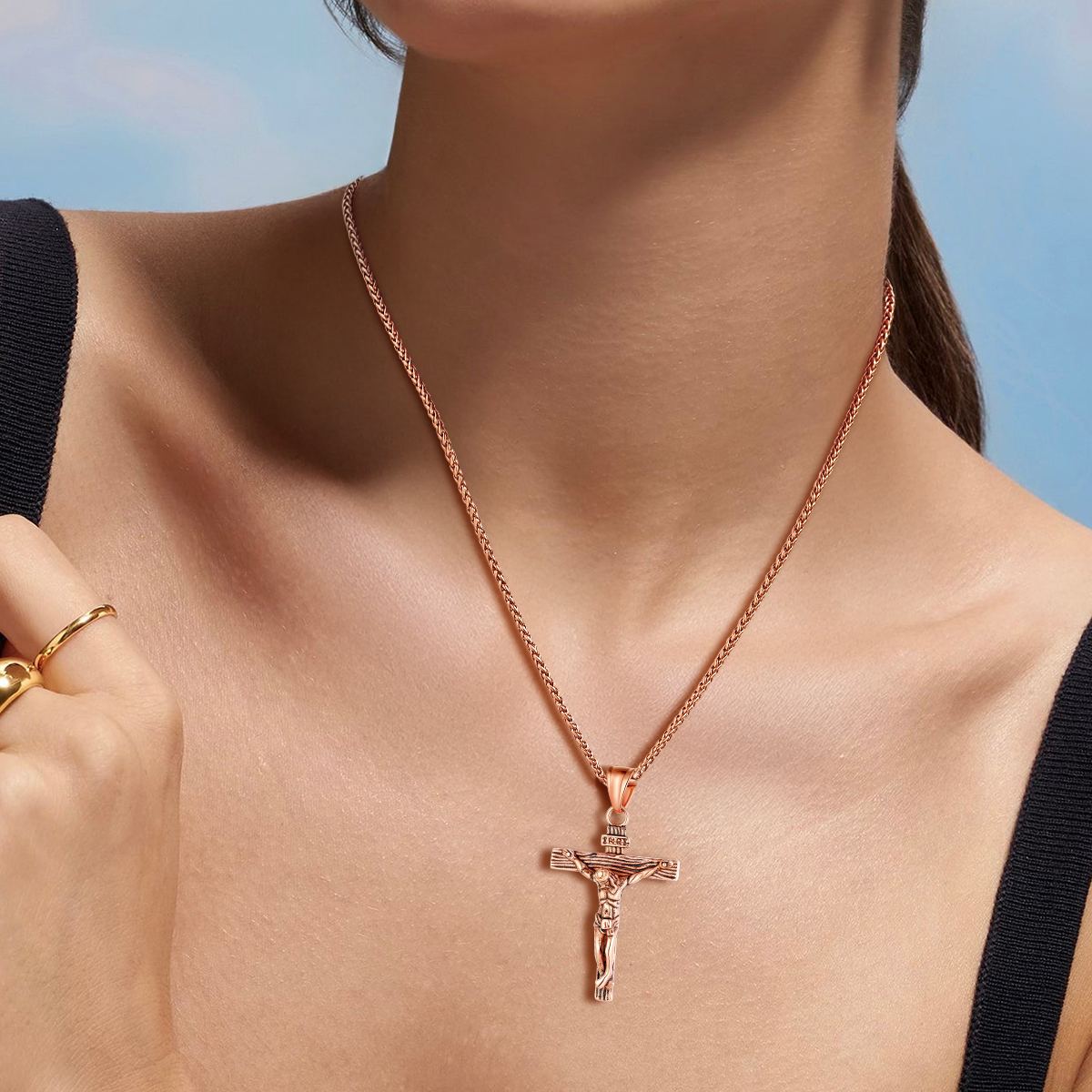 Collier Croix Catholique pour Femme