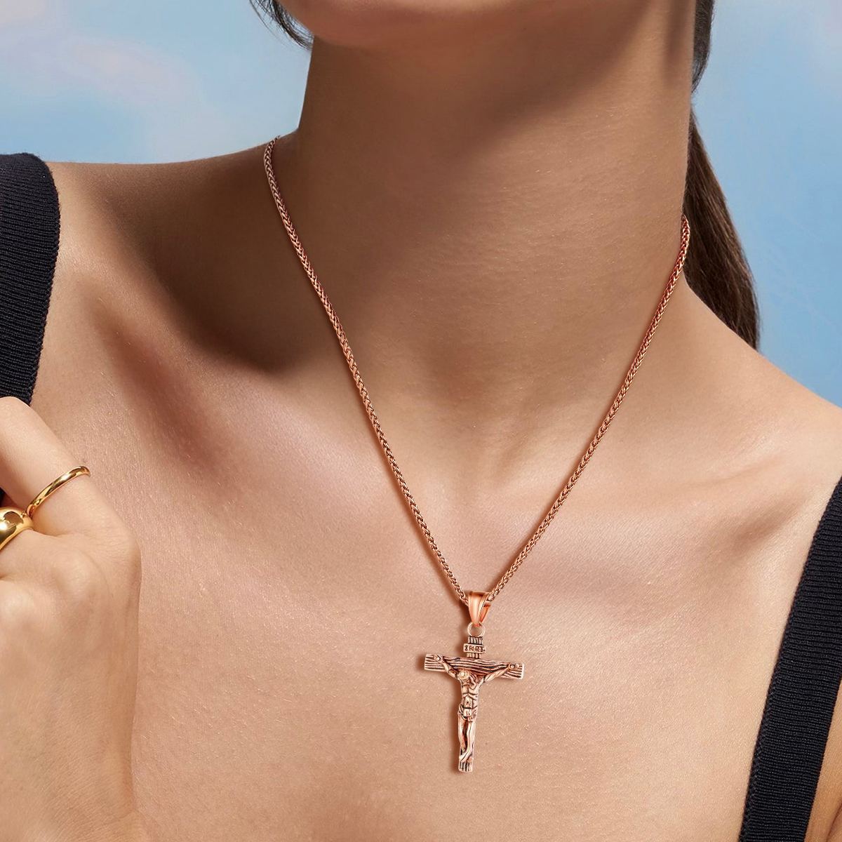 Collier Croix Catholique pour Femme