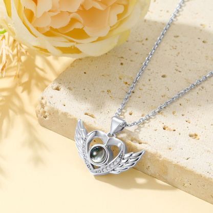 Collier Personnalise Ailes d'Ange avec Projection Photo pour Femme