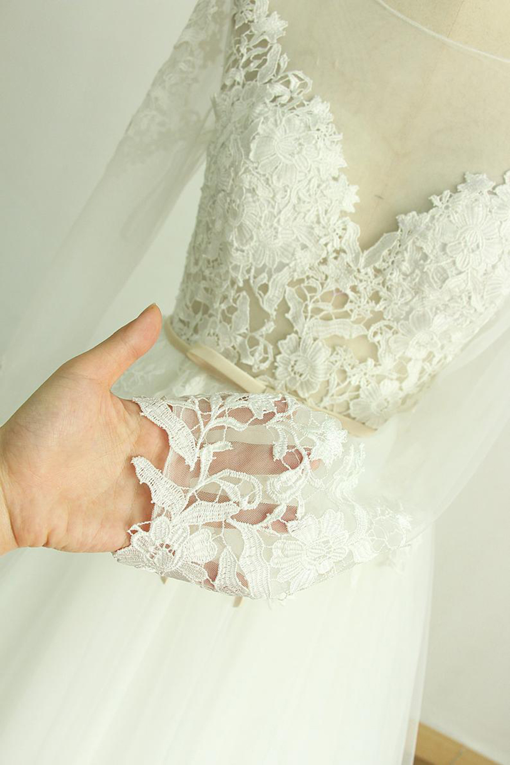 BMbridal Chic Jewel Longsleeves Tulle Wedding Dress Appliques Lace A-line Bridal Gowns On Sale