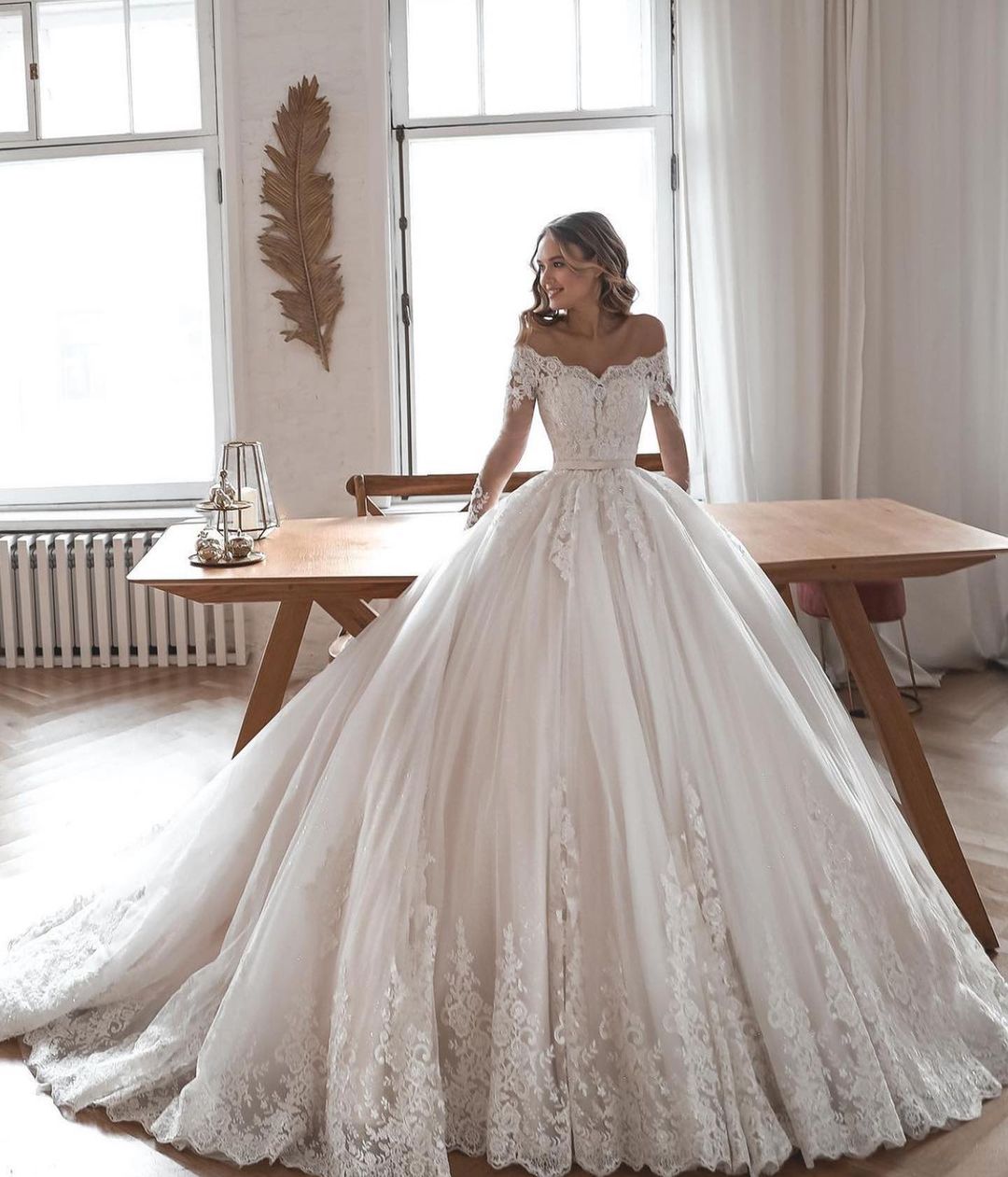 Glamorous Ball Gowns Long Sleeves Wedding Dresses with Lace Tulle