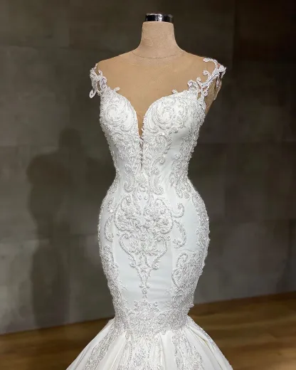 Beautiful V-Neck Sleeveless Lace Mermaid Wedding Dresses with Appliques