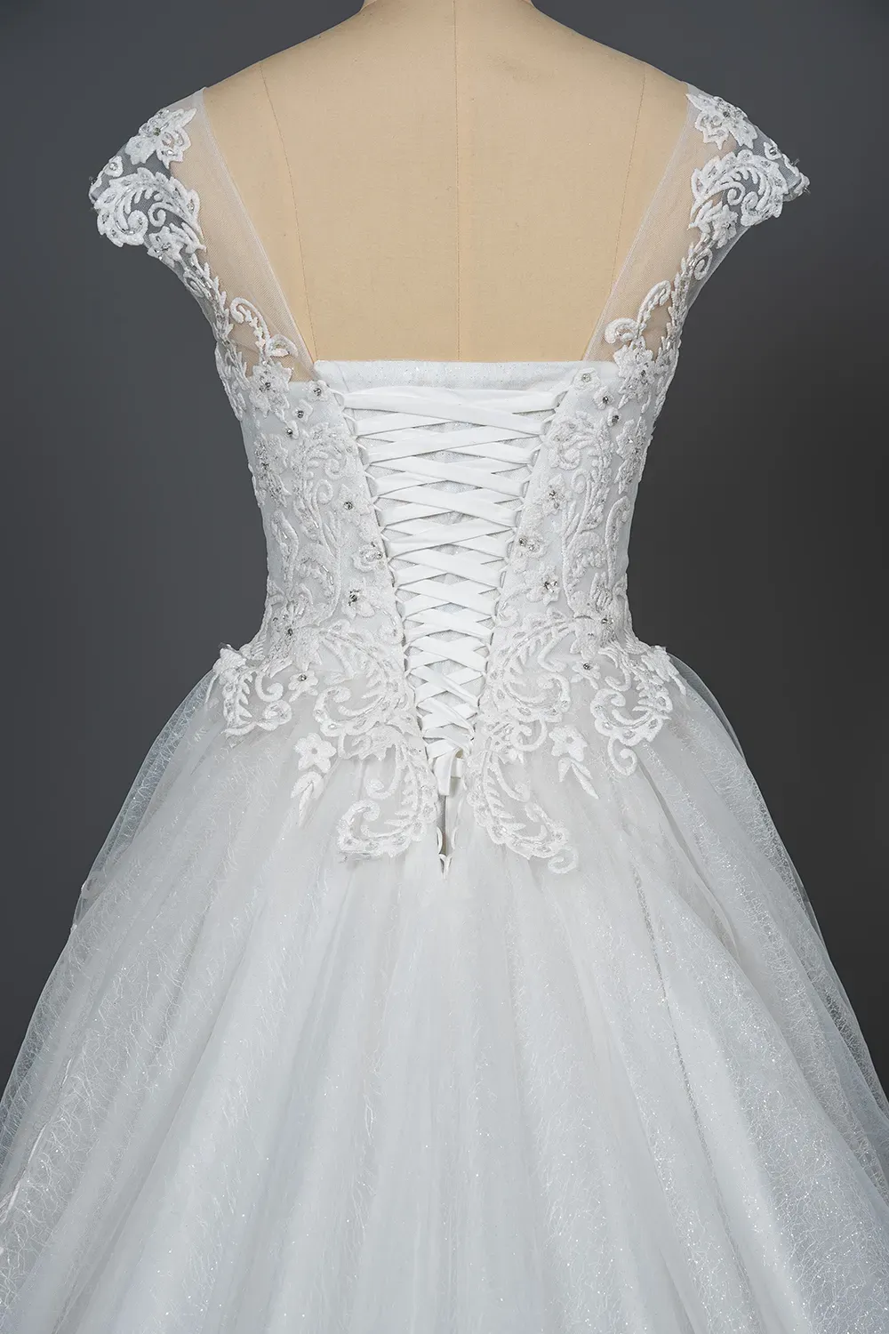 Stunning Cap Sleeve Ball Gown Sheer Tulle Wedding Dress with Lace V-Neck