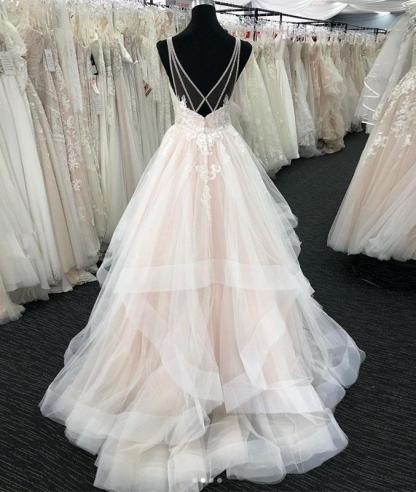 BMbridal Elegant Tulle V-Neck Wedding Dress Open Back Long Layered Bridal Gowns On Sale