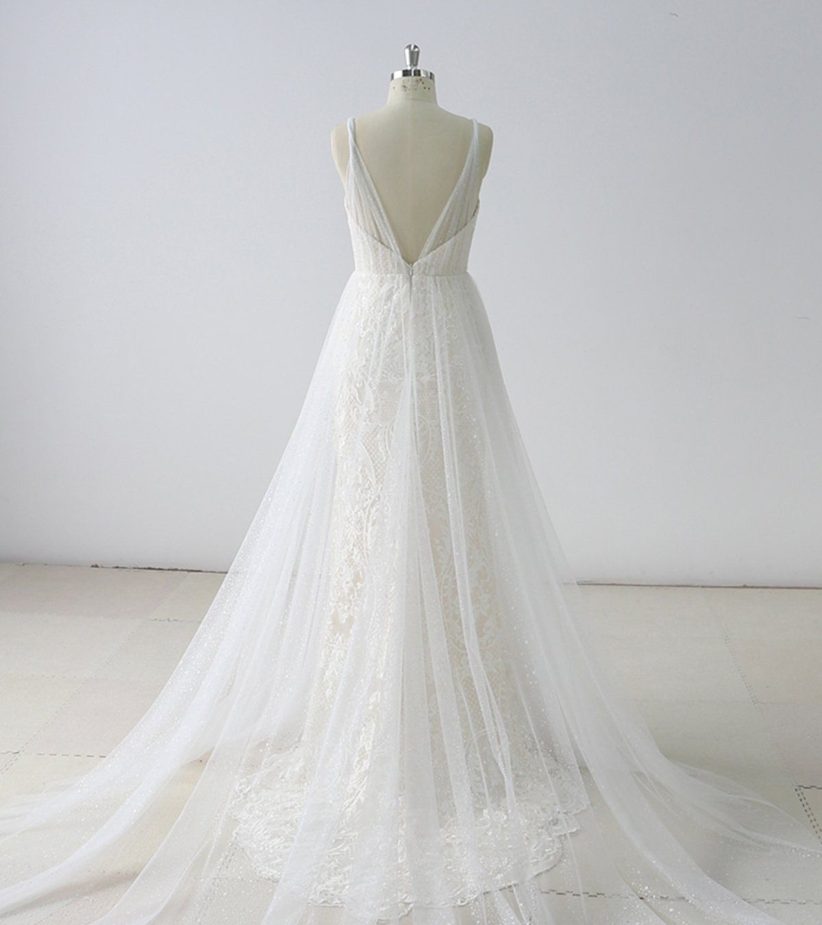 BMbridal Gorgeous Simple White Lace V-Neck Long Wedding Dress Sleeveless Appliques Bridal Gowns On Sale-BMbridal