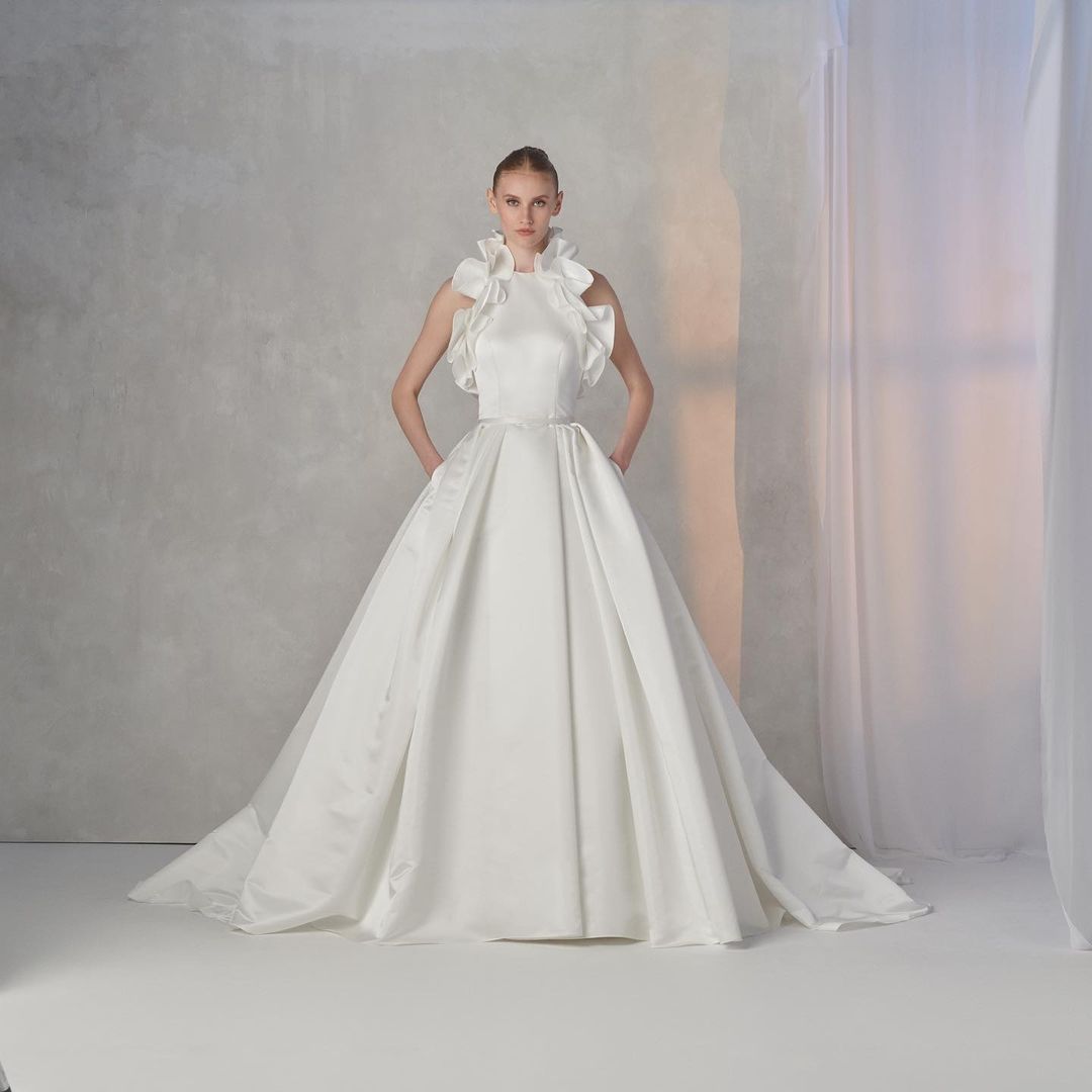 Noble Elegant Sleeveless A-Line White Wedding Dress with Backless