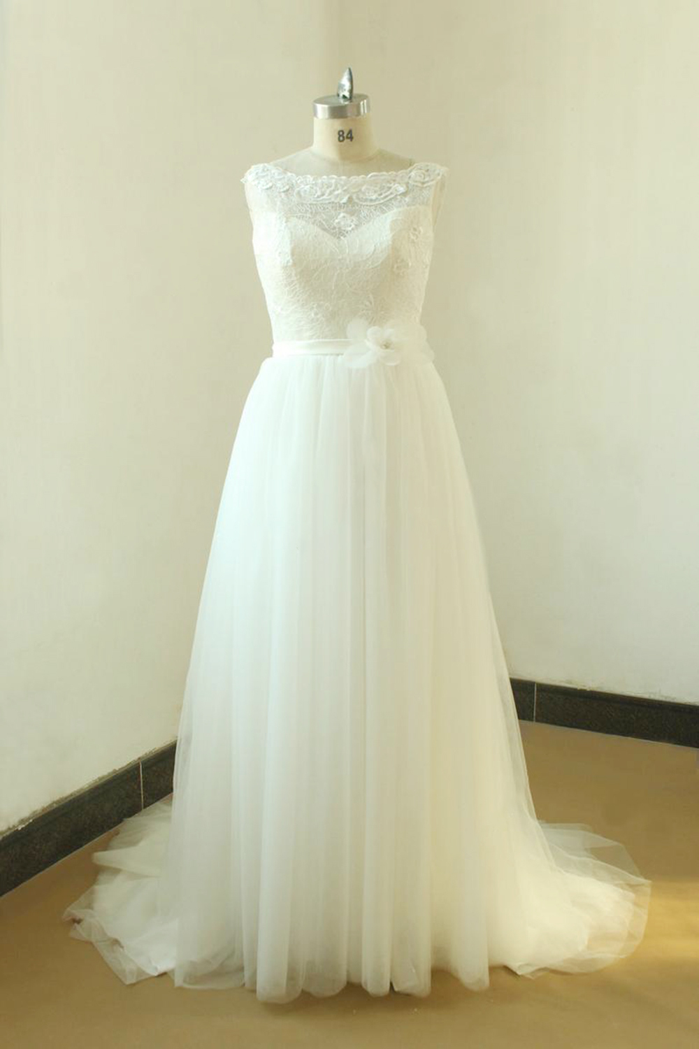 BMbridal Gorgeous A-line White Lace Tulle Wedding Dress Sleeveless Appliques Bridal Gowns On Sale