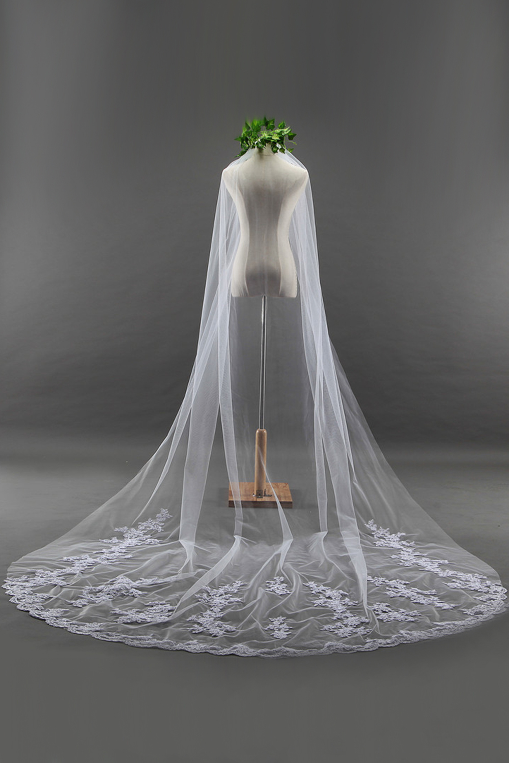 BMbridal Glamourous Cathedral Tulle Scalloped Edge Wedding Veil with Appliques-BMbridal