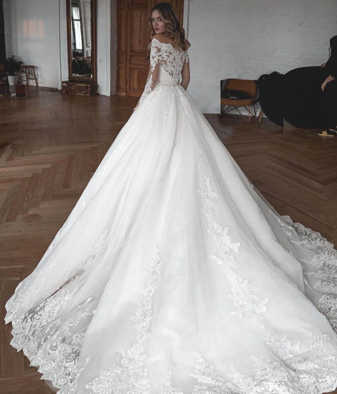 Glamorous Ball Gowns Long Sleeves Wedding Dresses with Lace Tulle