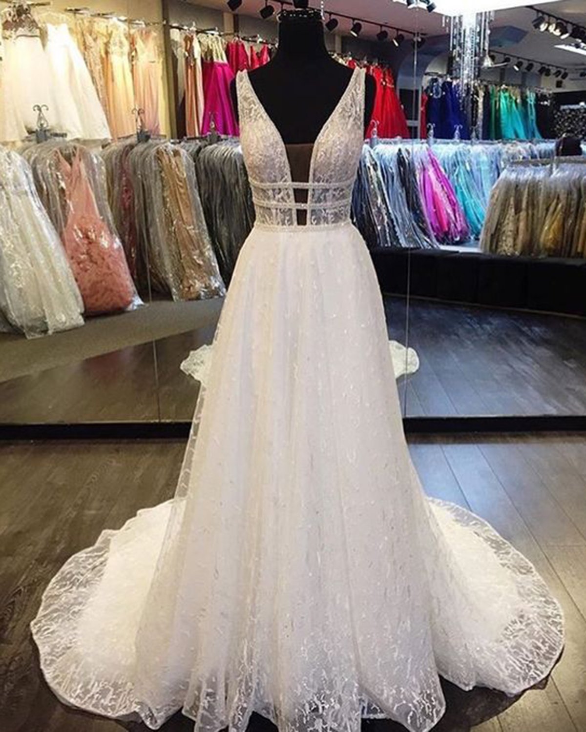 BMbridal Designer V-Neck Sleeveless Lace Wedding Dress Long Bridal Gowns