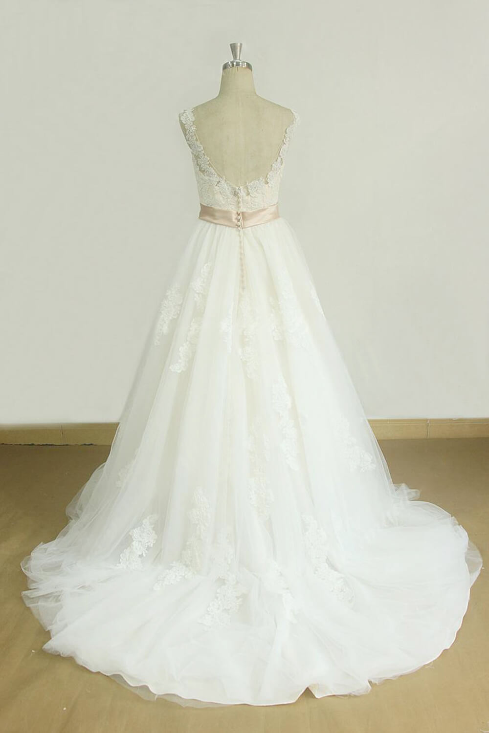 BMbridal Chic Jewel Lace Appliques Wedding Dress Sleeveless Tulle A-line Bridal Gowns On Sale