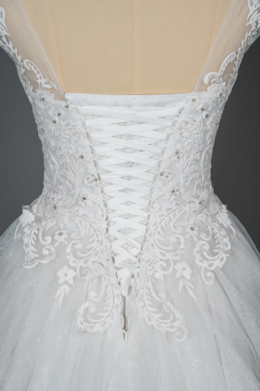 Stunning Cap Sleeve Ball Gown Sheer Tulle Wedding Dress with Lace V-Neck